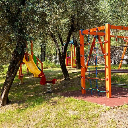 Camping Park Garda Limone sul Garda Exterior photo