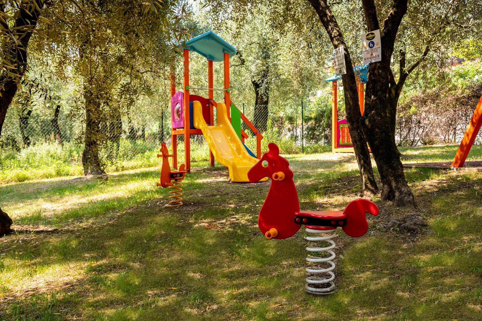Camping Park Garda Limone sul Garda Exterior photo