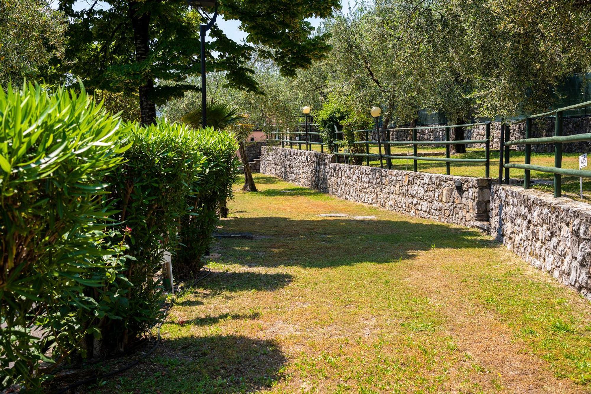 Camping Park Garda Limone sul Garda Exterior photo