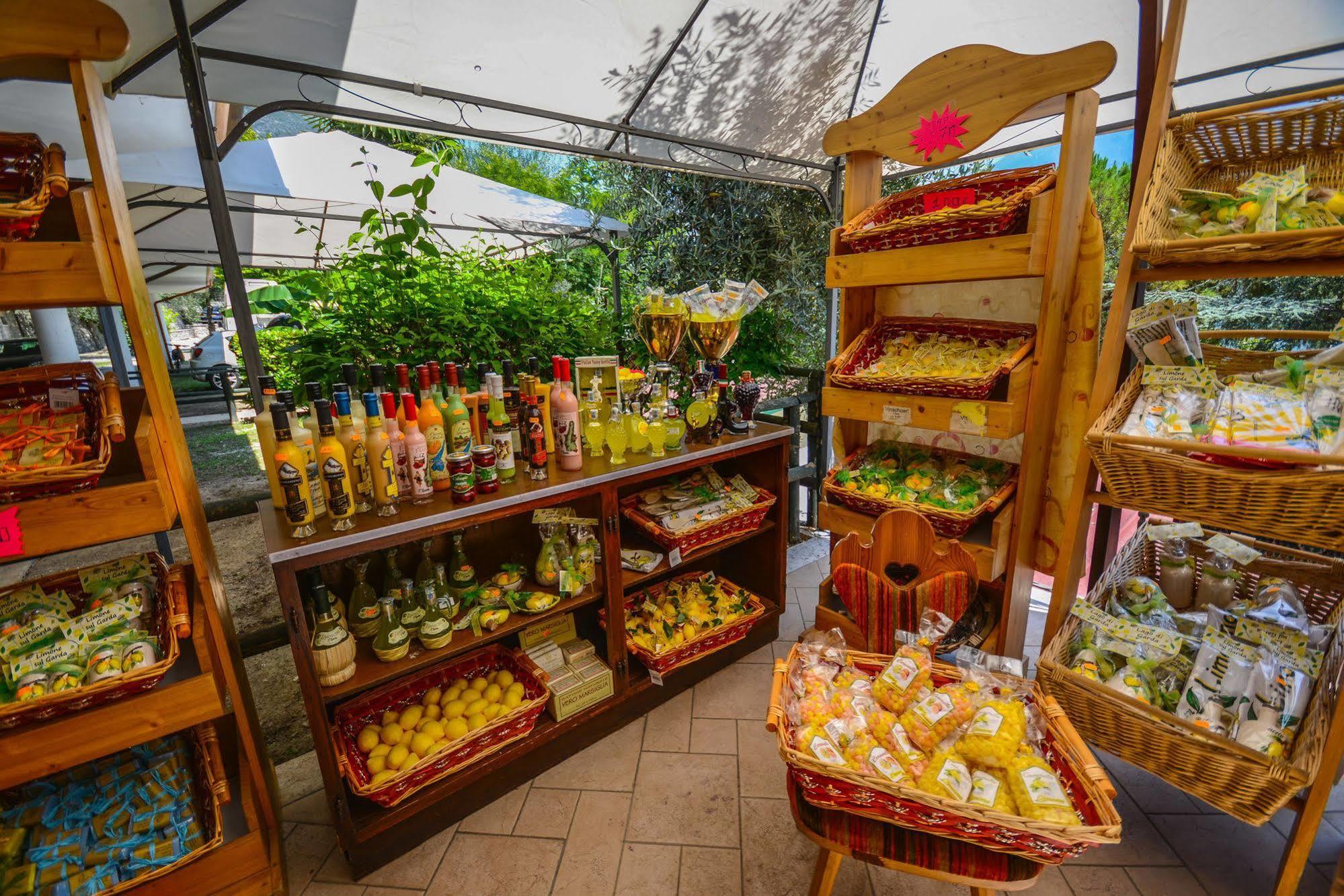 Camping Park Garda Limone sul Garda Exterior photo